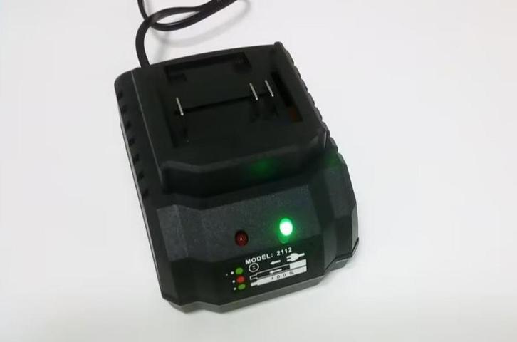 Makita batterij lader 18v - 21v 2A, Doe-het-zelf en Bouw, Gereedschap | Machine-onderdelen en Toebehoren, Nieuw, Ophalen