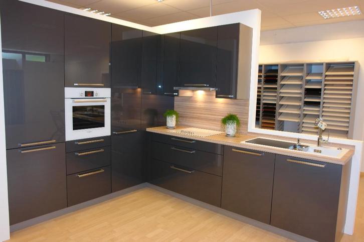 HOOGGLANSKEUKEN GRAFIET  240X300 CM MET BOSCH TOESTELLEN, Huis en Inrichting, Keuken | Complete keukens, Nieuw, Hoekkeuken, Grijs