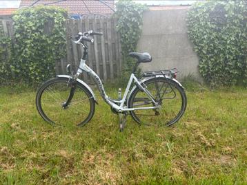 Venturelli damesfiets met lage instap, Fietsen en Brommers, Fietsen | Dames | Damesfietsen, Zo goed als nieuw, Ophalen, Overige merken