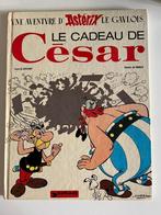 BD Astérix Le cadeau de César, Gelezen, Ophalen of Verzenden, Eén stripboek