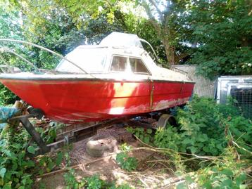 Op te frissen boot te koop beschikbaar voor biedingen