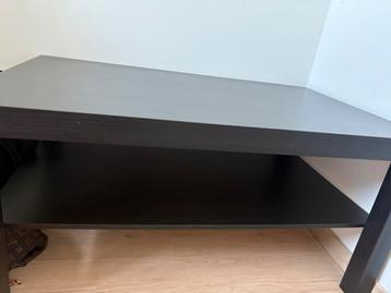 Salon tafel beschikbaar voor biedingen