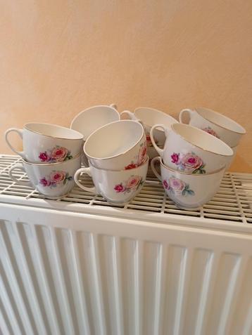 A vendre 12 tasses