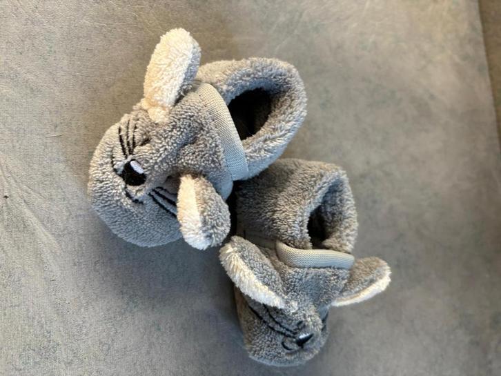 babypantoffels 16/17, Kinderen en Baby's, Babykleding | Schoentjes en Sokjes, Zo goed als nieuw, Jongetje of Meisje, Slofjes, Ophalen of Verzenden
