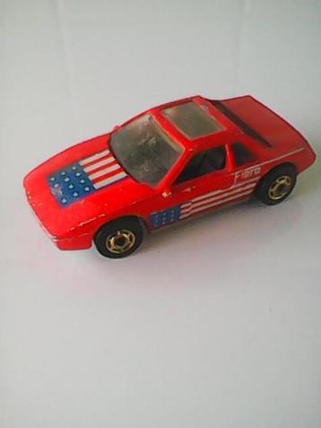 Hot Wheels 1984 Pontiac Fiero AFHALING LEES BESCHRIJVING beschikbaar voor biedingen