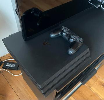 PS4 Pro 1TB HDR 4K + Games & Accessories 