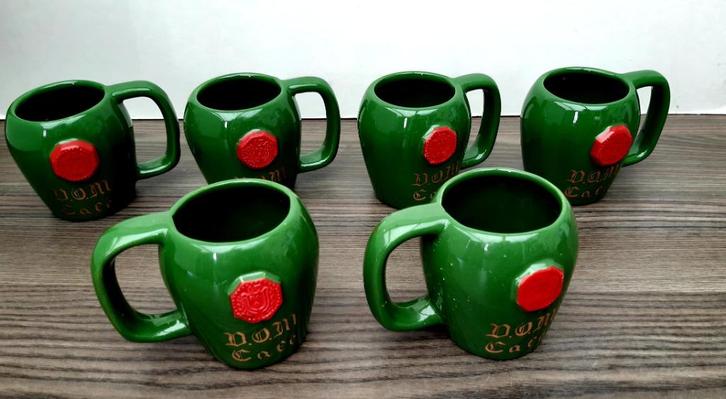 Een set vintage D.O.M. Bénédictine 6 likeurkoffiekopjes., Antiek en Kunst, Curiosa en Brocante, Ophalen