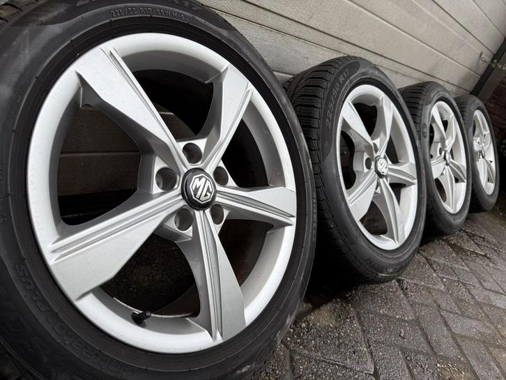 Set 17 inch MG 3 MG 4 MG 5 Zs EV EHS velgen allseason banden, Auto-onderdelen, Banden en Velgen, Banden en Velgen, Zomerbanden