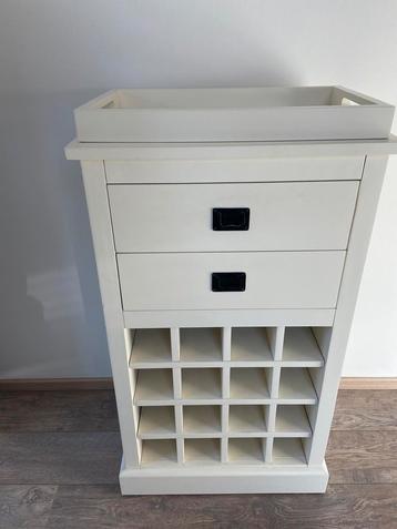 Wijnkastje beschikbaar voor biedingen