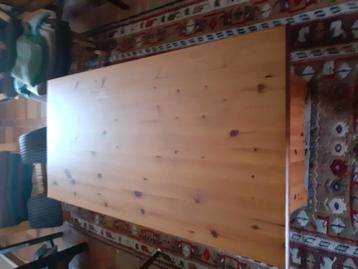 Houten salontafel ikea beschikbaar voor biedingen