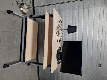 Gratis bureau tafel beschikbaar voor biedingen