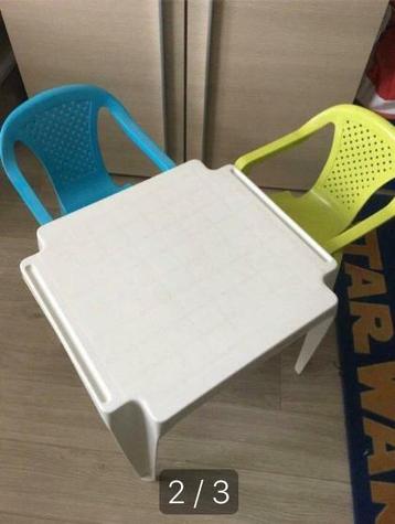 Tafeltje en 2 stoelen