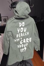 groene khaki jas Ky Creation met print, medium [M], Taille 38/40 (M), Enlèvement ou Envoi, KY Creation, Vert