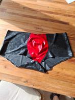 Latex herenslip rood-zwart XL, Kleding | Heren, Overige Herenkleding, Ophalen of Verzenden, Gedragen, Andere