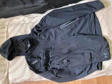 Under Armour ensemble authentique beschikbaar voor biedingen