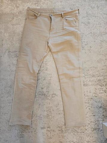 Dames broek beschikbaar voor biedingen