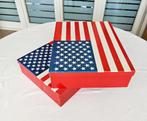 2 Rode kartonnen dozen met Amerikaanse vlag, Overige typen, Gebruikt, Ophalen of Verzenden