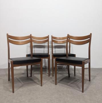 Set van vier vintage stoelen beschikbaar voor biedingen