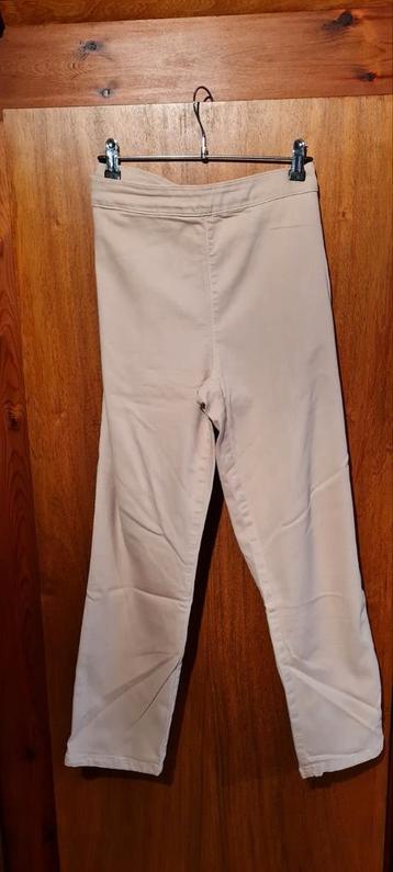 Beige broek van Melvin maat 46