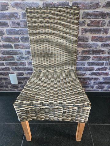 6 rieten stoelen beschikbaar voor biedingen