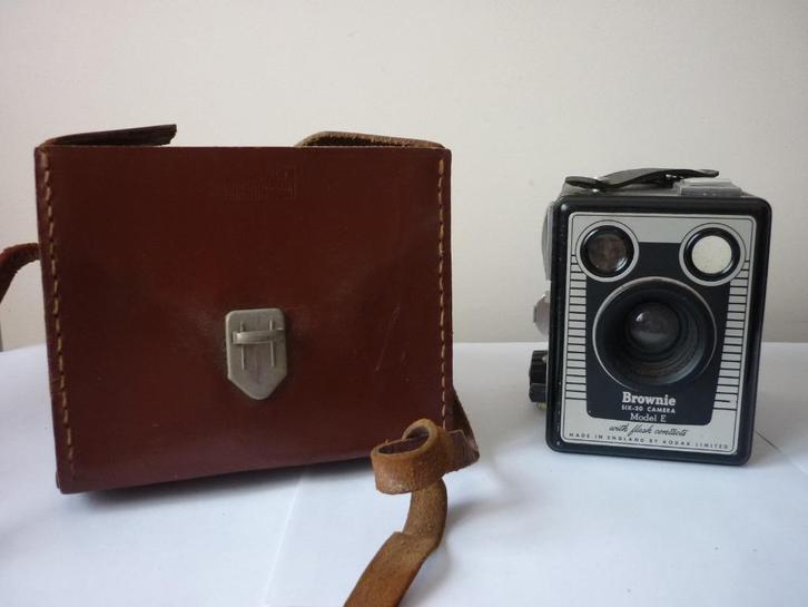 Appareil photo Kodak - Brownie Six-20 - model E - 1956, Verzamelen, Foto-apparatuur en Filmapparatuur, Flitser, Ophalen of Verzenden