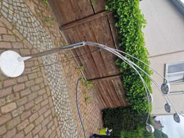 Vloerlamp beschikbaar voor biedingen
