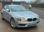 BMW 1 SERIE ✅116iA AUTOMAAT BENZINE CAMERA, Auto's, 5 deurs, Electronic Stability Program (ESP), Velours, 120 g/km