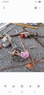 2 treuilles électrique avec support, Bricolage & Construction, Métaux, Enlèvement