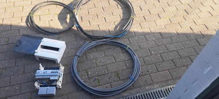 Elektrische aansluitapparatuur: kabels, stroomonderbrekers,., Doe-het-zelf en Bouw, Elektriciteit en Kabels, Zo goed als nieuw