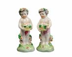 Deux chérubins en porcelaine Bow de 12 cm, Ophalen