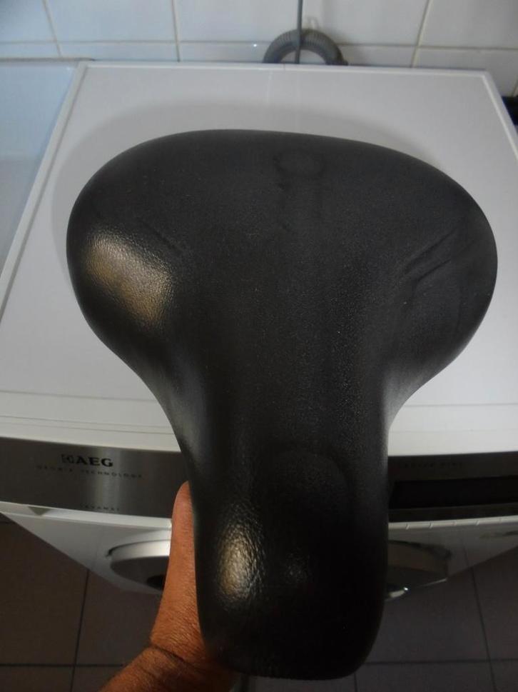 SELLE ROYAL zadel met zadelpen, Fietsen en Brommers, Fietsonderdelen, Zo goed als nieuw, Algemeen, Zadel, Ophalen of Verzenden
