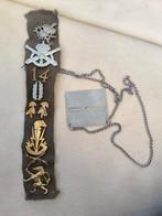 8 insignes armée belge et une plaque militaire., Ophalen of Verzenden