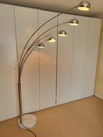 Vintage moderne booglamp met 5 lampen op zware marmeren voet, Huis en Inrichting, Lampen | Vloerlampen, Modern (vintage), Metaal
