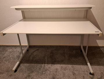 Computertafel - Bureautafel - Werktafel - Bureau beschikbaar voor biedingen