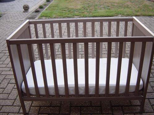 baby kinderbedje en verzorgingstafel, Kinderen en Baby's, Babywiegjes en Ledikanten, Zo goed als nieuw, Ledikant, Ophalen