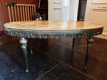 Salontafel met natuurstenen blad beschikbaar voor biedingen