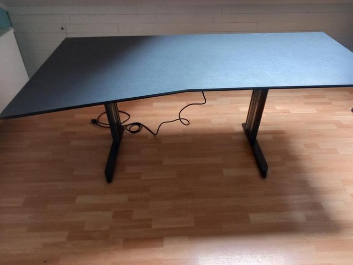 bureau, Huis en Inrichting, Bureaus, Zo goed als nieuw, Bureau, Ophalen