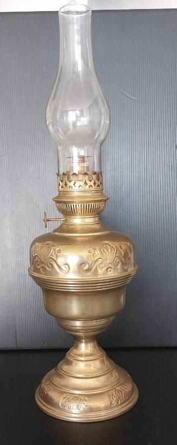 Koperen petroleumlamp / quinquett beschikbaar voor biedingen