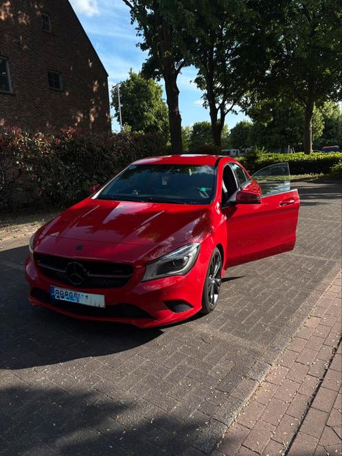 Mercedes CLA 200 2016, Auto's, Mercedes-Benz, Particulier, CLA, Benzine, Euro 6, Berline, 5 deurs, Automaat, Rood, Zwart, Leder en Stof
