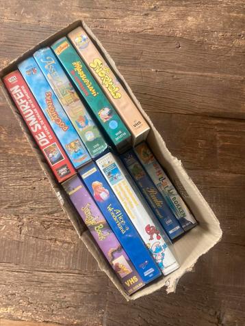 Doos met 18 kinder videocassettes gratis af te halen!, Enlèvement, Utilisé