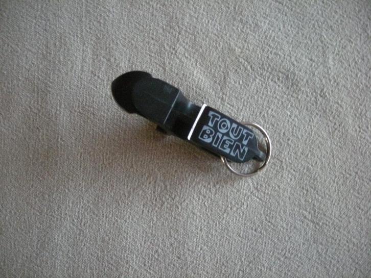 Sleutelhanger shotgun Tout Bien Average Pils / Rouge / 0,0, Verzamelen, Biermerken, Nieuw, Flesopener, Overige merken, Ophalen of Verzenden