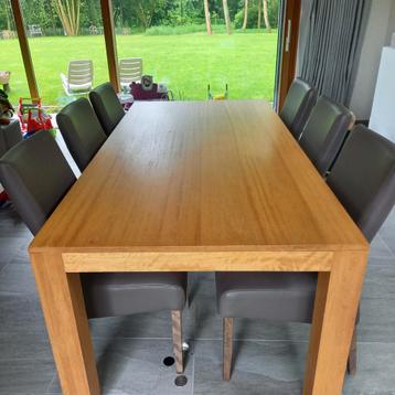 Mooie houten tafel