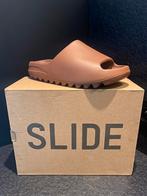 Yeezy Slide ‘FLAX’ 43, Kleding | Heren, Schoenen, Ophalen of Verzenden