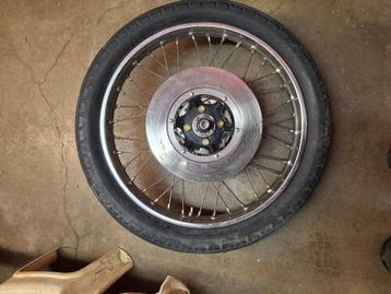 Honda cb350f voorwiel. (cb350 cb250 cb 350 200 250 four beschikbaar voor biedingen
