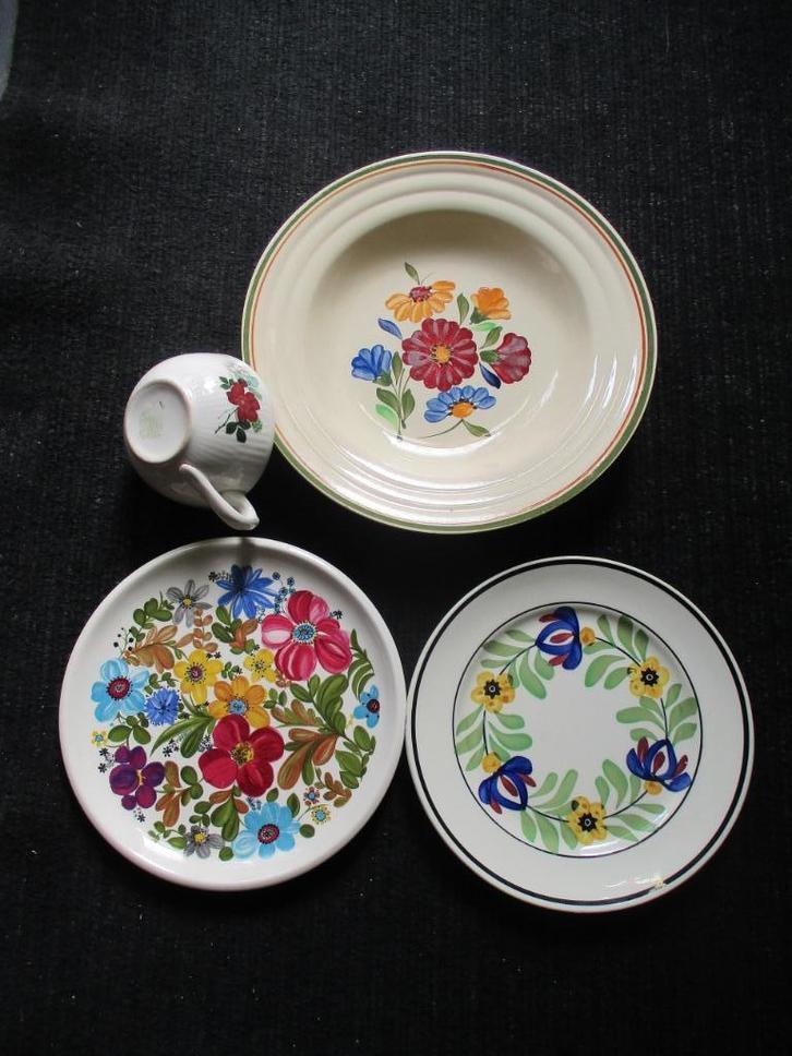 PARTI .  verk.4 stuks Keramisch porselein   Bloemen - BOCH, Huis en Inrichting, Keuken | Servies, Gebruikt, Overige stijlen, Porselein