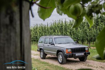 Jeep Cherokee XJ 4.0i automatique 4X4/OLDTIMER/SERVO /CLIMAT disponible aux enchères