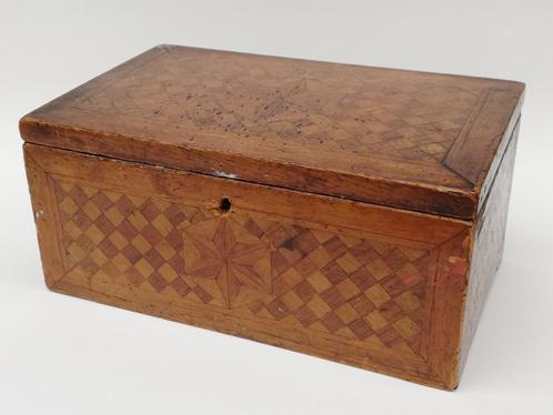 Mooie, charmante doos in hout - volkskunst - 19de-20ste eeuw, Antiek en Kunst, Curiosa en Brocante, Ophalen of Verzenden