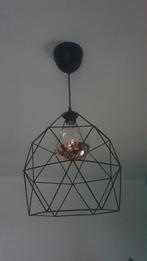 Lusters; 1 zwarte hanglamp en 3 witte, Huis en Inrichting, Lampen | Hanglampen, Zo goed als nieuw, Ophalen