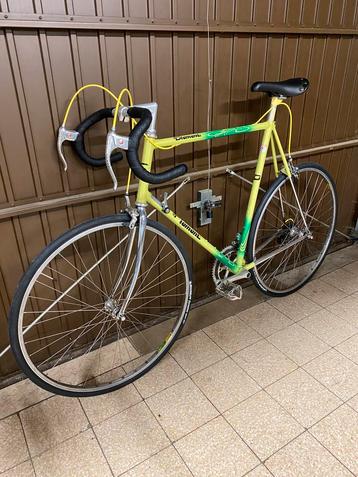 Grote retro koersfiets  beschikbaar voor biedingen