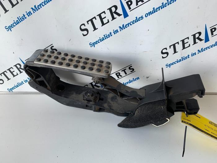 Gaspedaal van een Mercedes E-Klasse, Auto-onderdelen, Interieur en Bekleding, Mercedes-Benz, Gebruikt, 3 maanden garantie, Ophalen of Verzenden